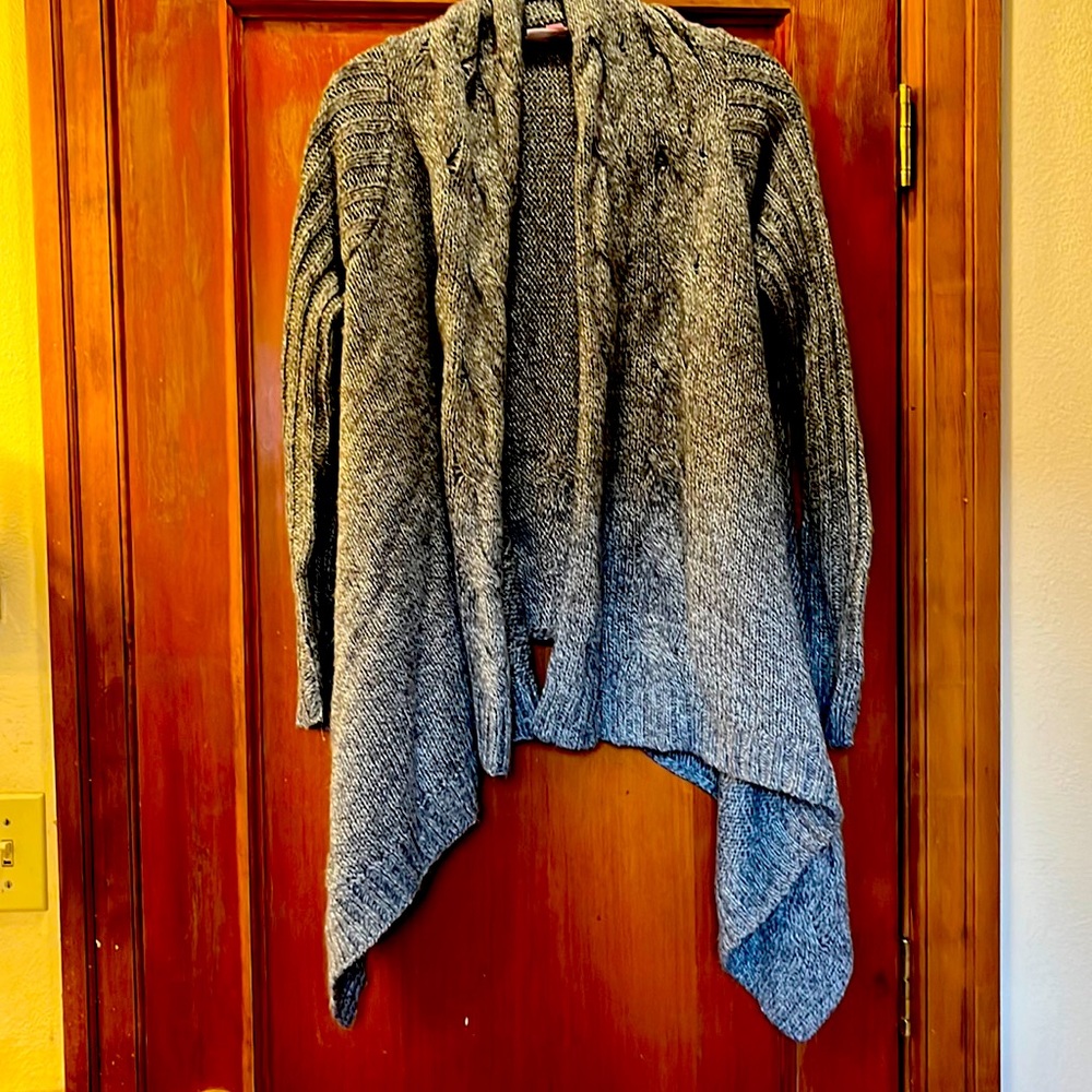 Romeo & Juliet Couture Shawl open front cable knit cardigan size medium.